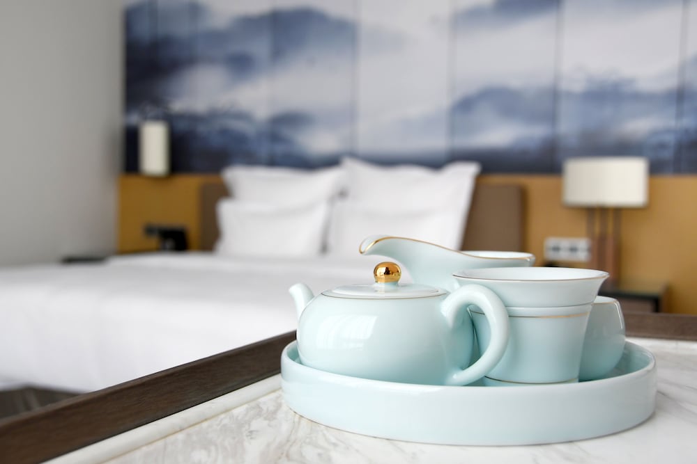 Deluxe Suite, 1 King Bed, Club Lounge Access