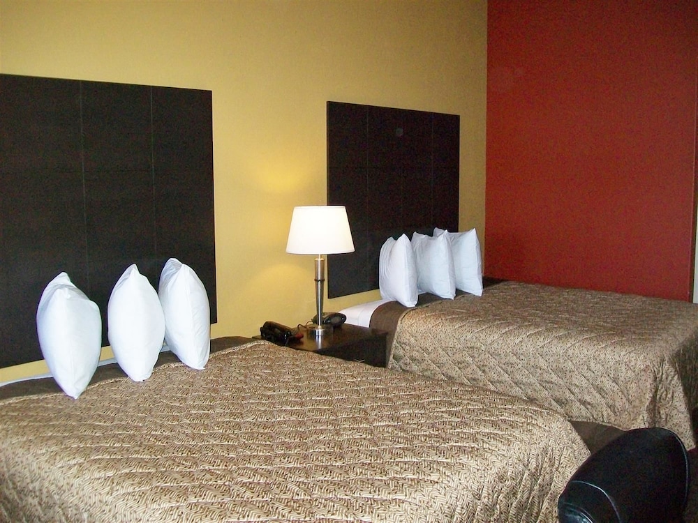 Room, 2 Queen Beds, Non Smoking photo 1