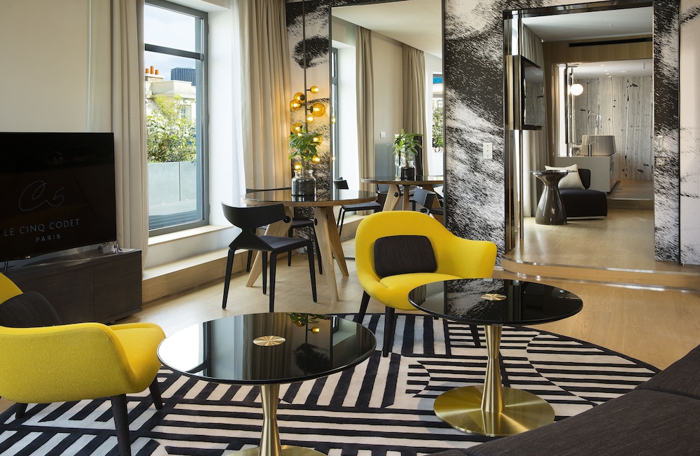 Eiffel Dome Spa Suite