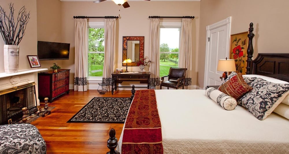Luxury Studio Suite, Courtyard View