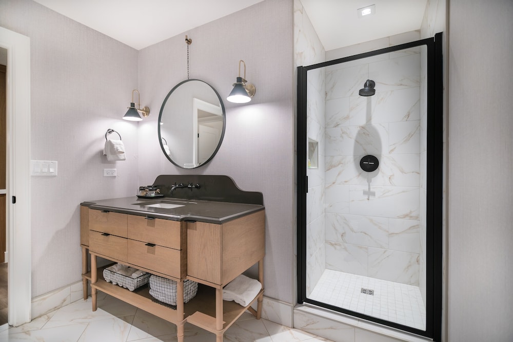 Executive Suite, Multiple Beds (Luxury 3 Bedroom King Cottage)