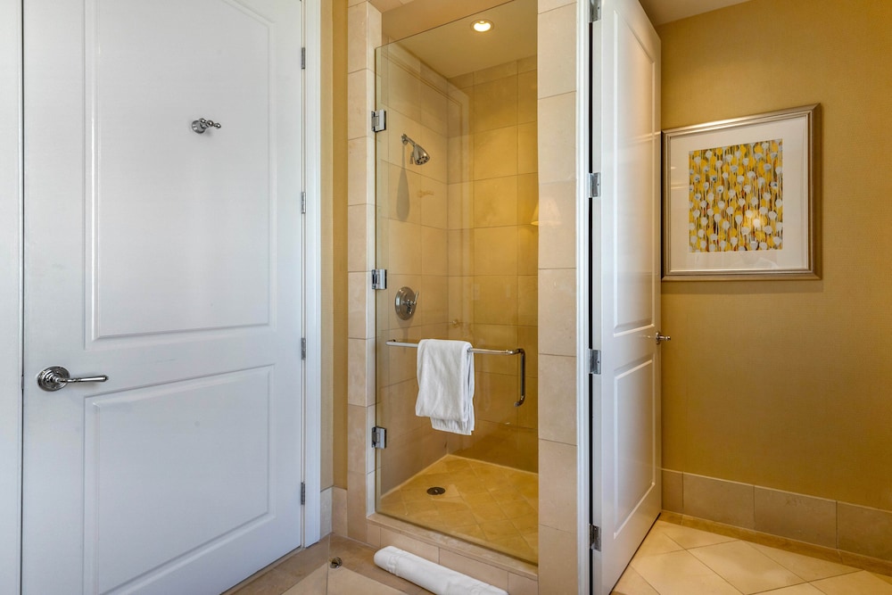 Premier Room, 1 King Bed, Balcony (Riverview) - Photo 5
