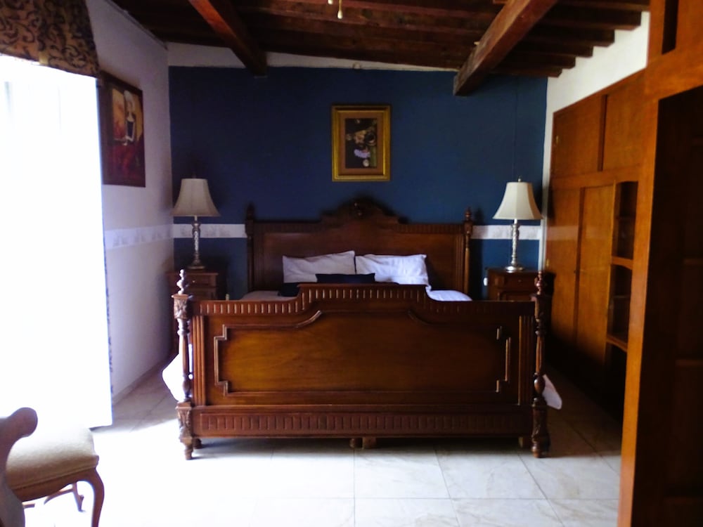 Suite 2 photo 1