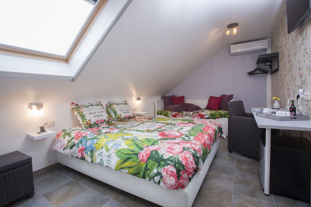 Deluxe Double Room, 1 King Bed photo 3