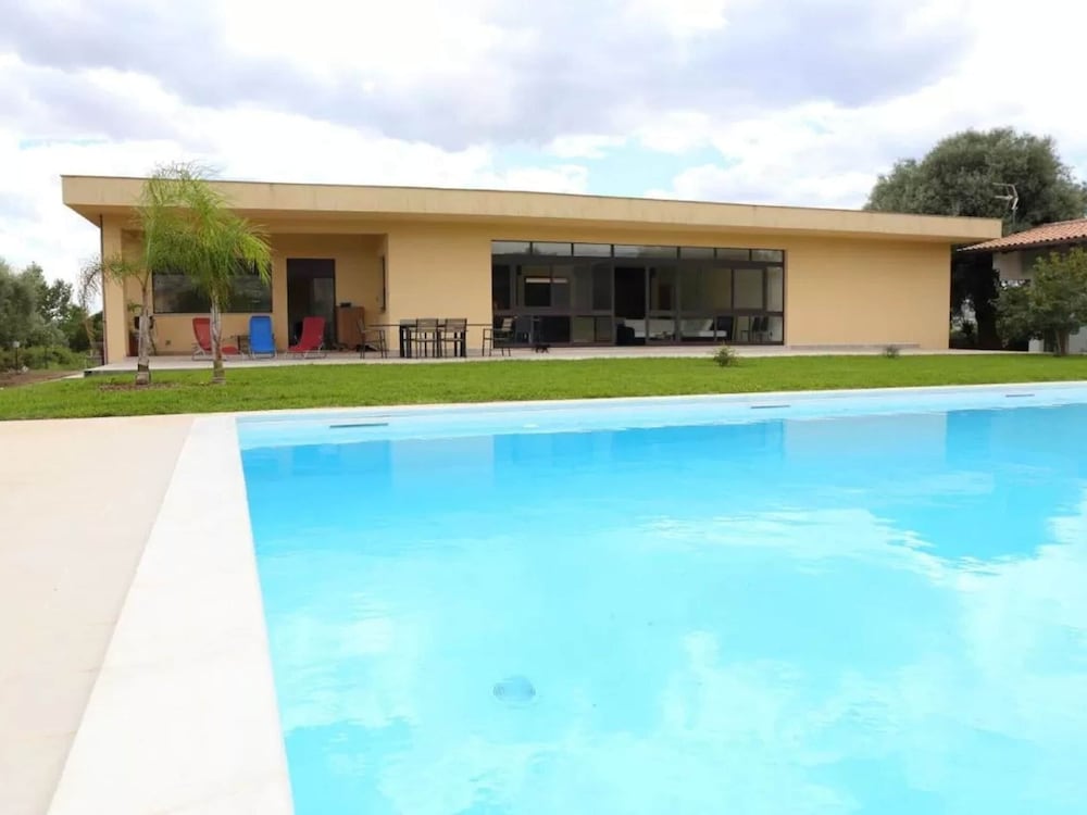 Villa photo 2