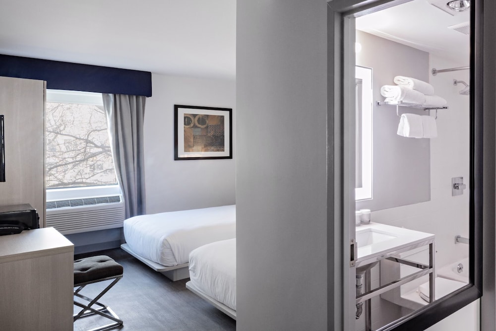 Gatsby Deluxe Double (2 Beds) photo 3