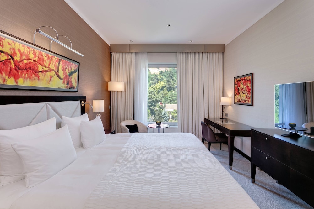Deluxe Suite, 1 King Bed - Photo 2