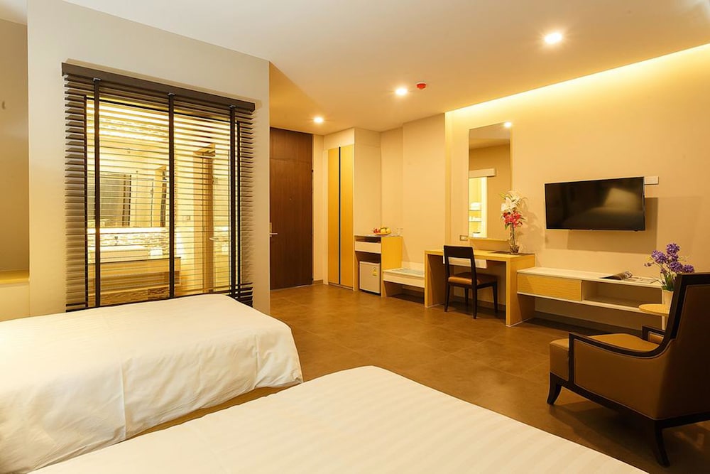 Premier Twin Room photo 2