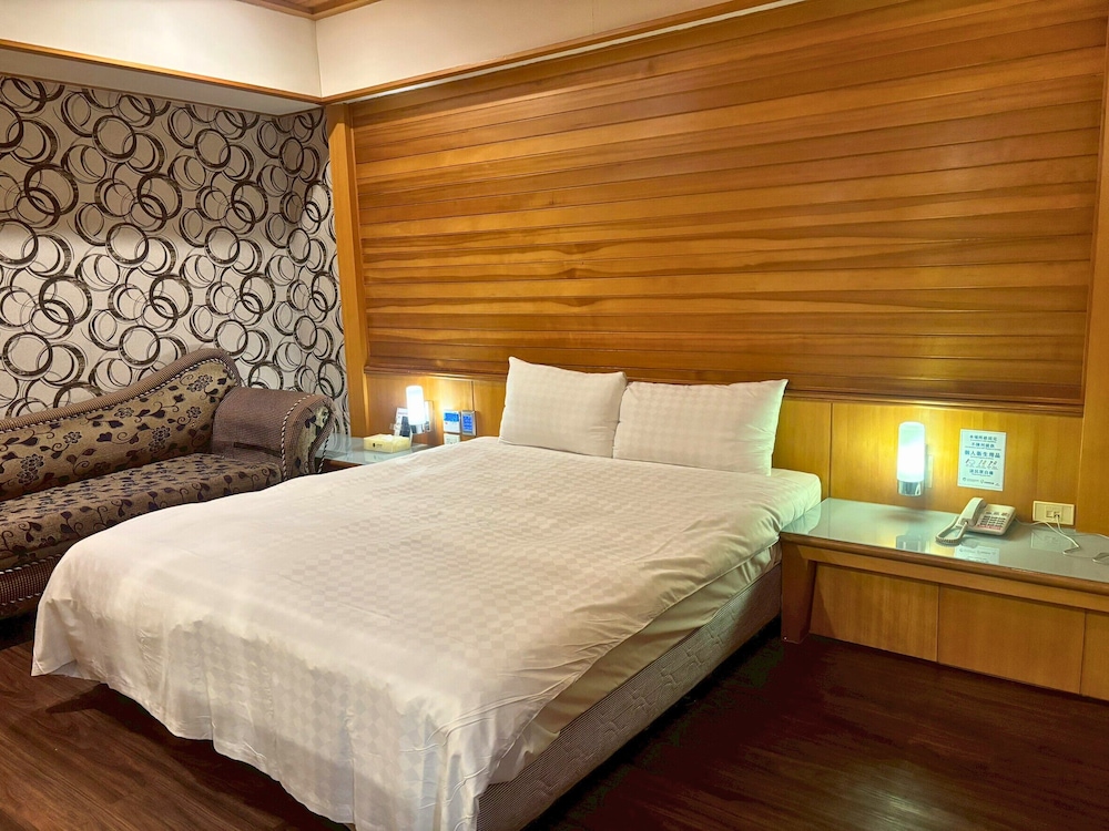 Classic Quadruple Room, City View