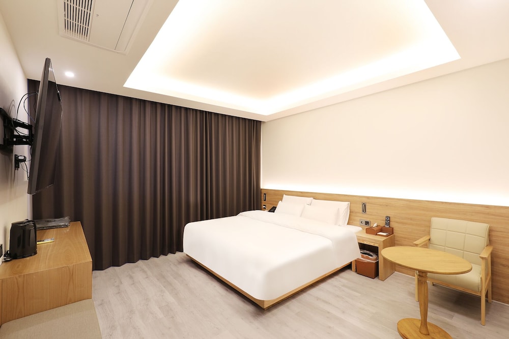 Deluxe Room, 1 King Bed, Non Smoking