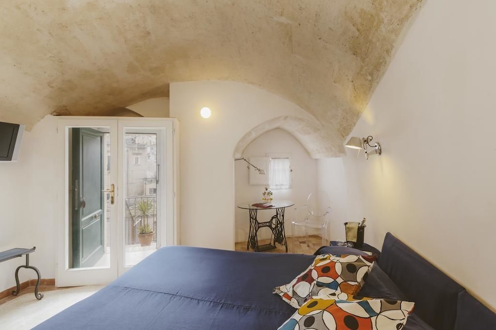 Double Room - Photo 2
