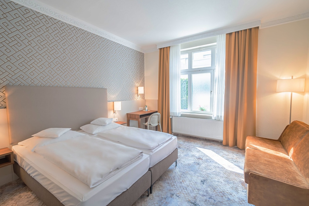 Premium Room, 1 King Bed with Sofa bed photo 1