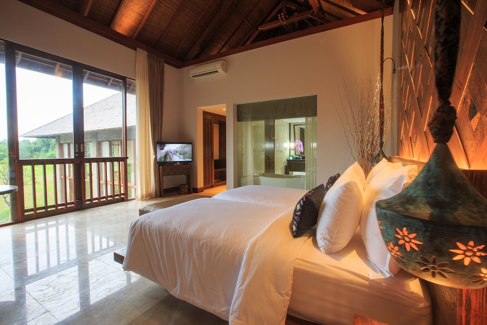 Two-Bedrooms Infinity Lap Pool Villa - Photo 3