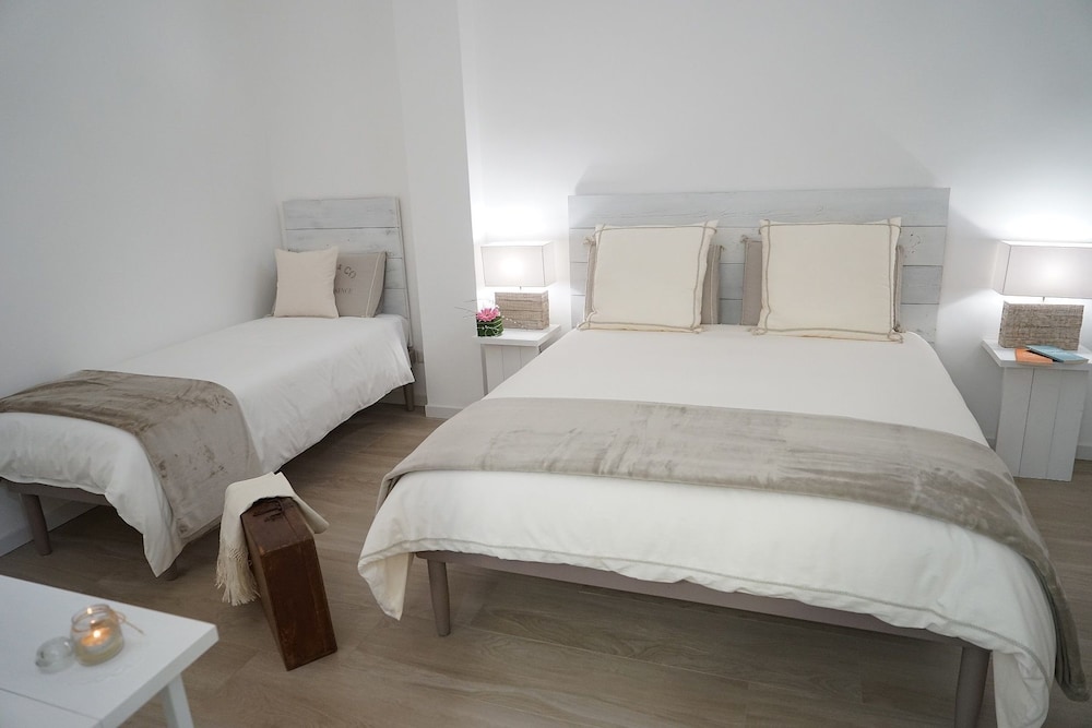 Design Triple Room, Multiple Beds, Non Smoking, Ensuite photo 2