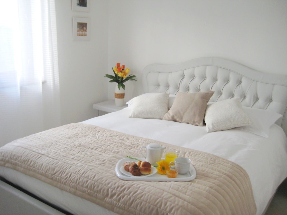 Deluxe Suite, Jetted Tub, Garden View photo 1