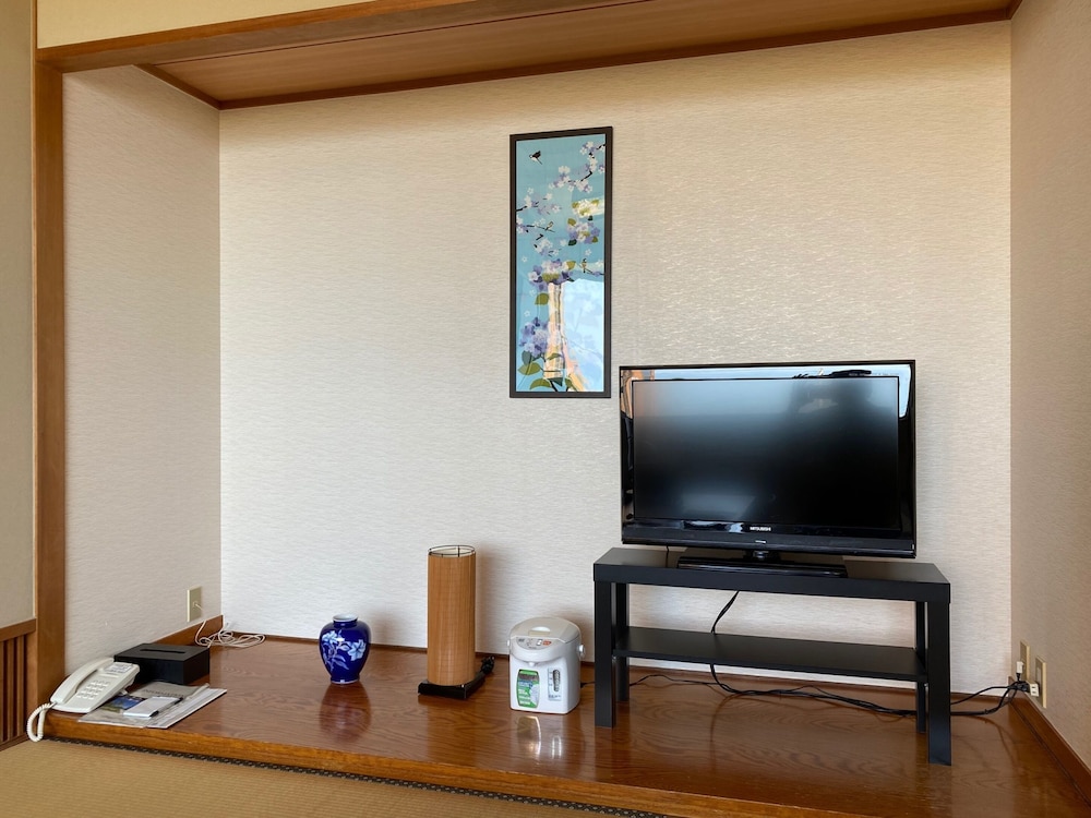 Japanese Style Room, Shared Bathroom (for 1-4 guests) photo 3