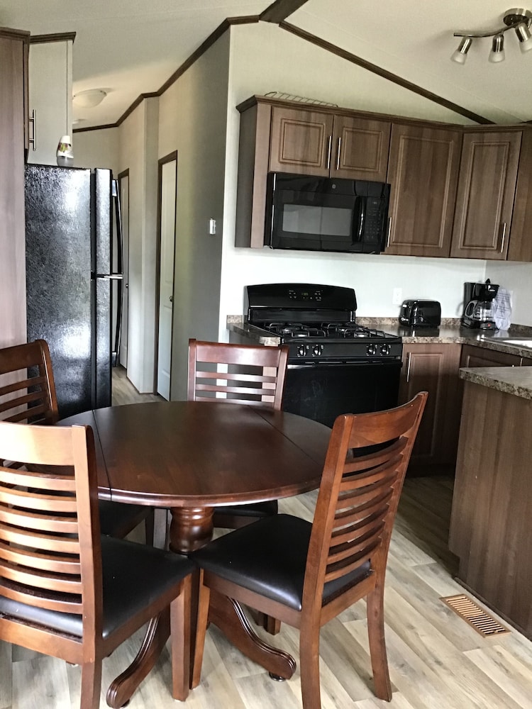 Cottage, 2 Bedrooms (No Linens Included) photo 3