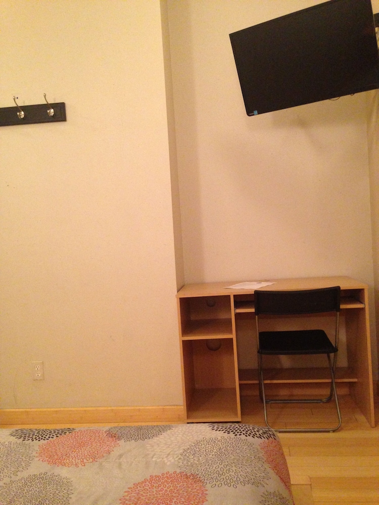 Standard Room, 1 Double Bed, Private Bathroom (Large Room) - Photo 6