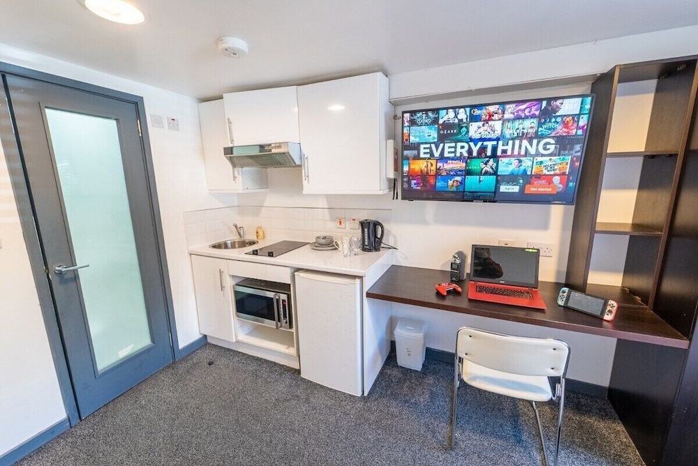 Standard Studio, Ensuite (Studio 3) - Photo 7