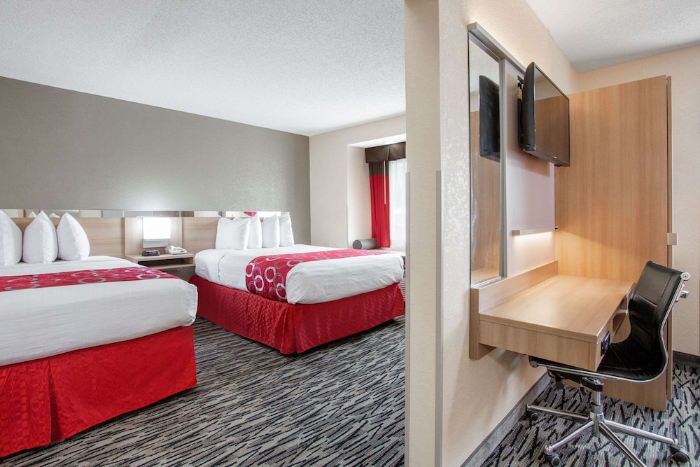 Suite, 2 Queen Beds - Photo 1