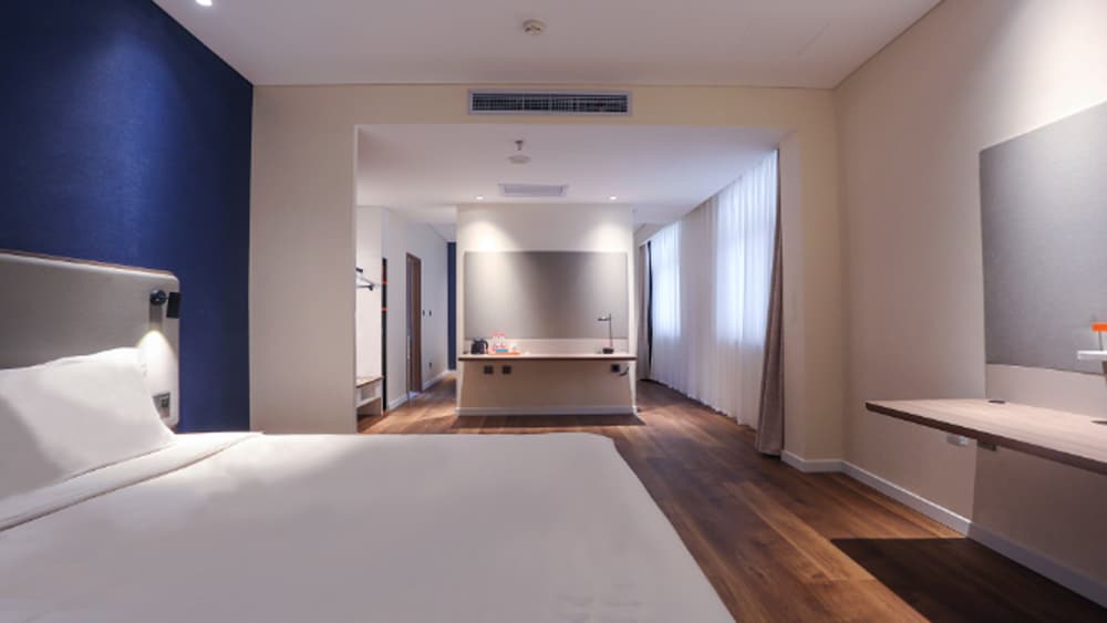 Suite, 1 Bedroom - Photo 1