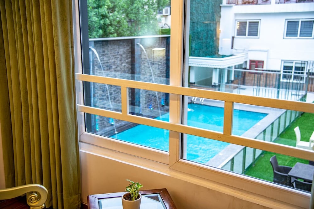 Pool View Executive AC Room - Photo 9