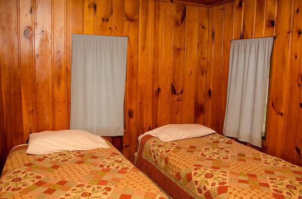 Cabin, 3 Bedrooms (Cabin 5 or 15) photo 2