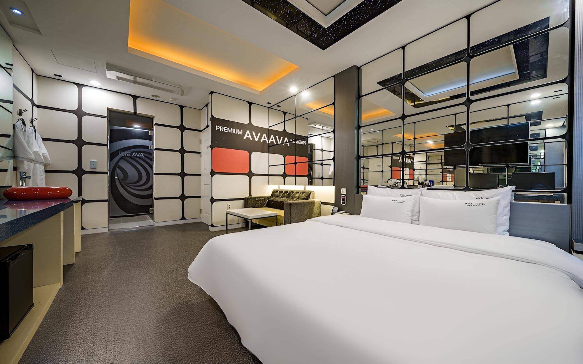 Room (Sky Room (Free use of Netflix)) - Photo 14