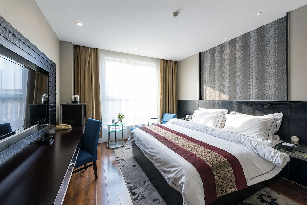 Double Room (Ultra Sassy)