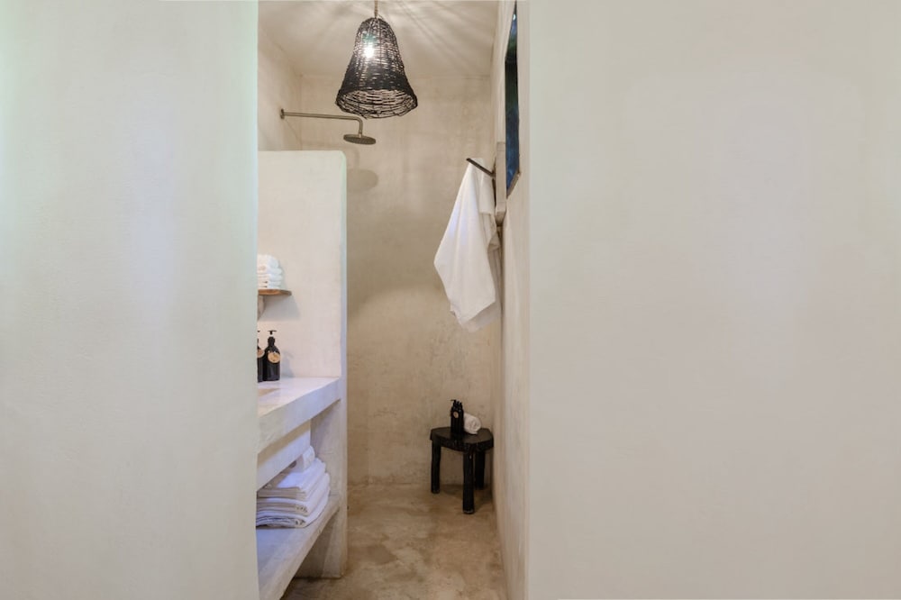 Standard Room, 1 King Bed, Garden View, Ground Floor - Photo 3