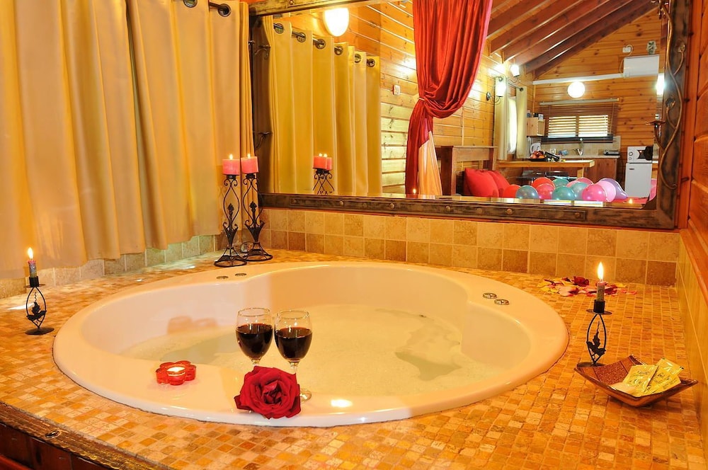 Romantic Cabin, Jetted Tub, Poolside photo 2