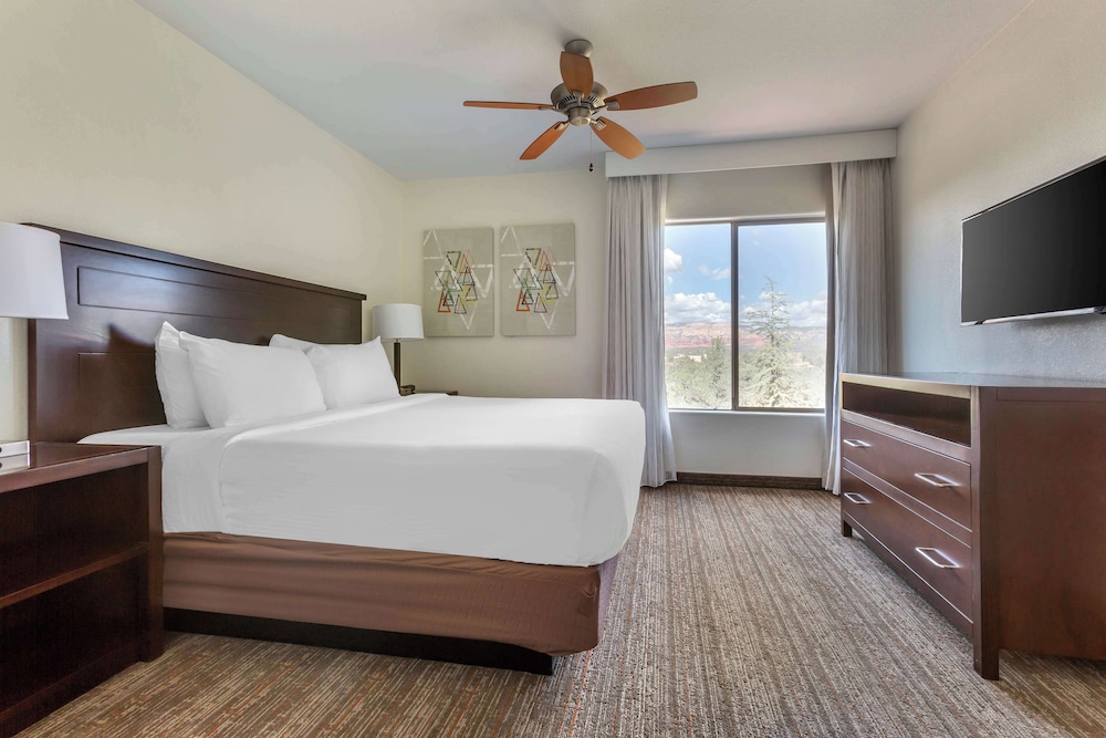 1 BEDROOM 1 KING SUITE WITH SOFABED - Photo 2