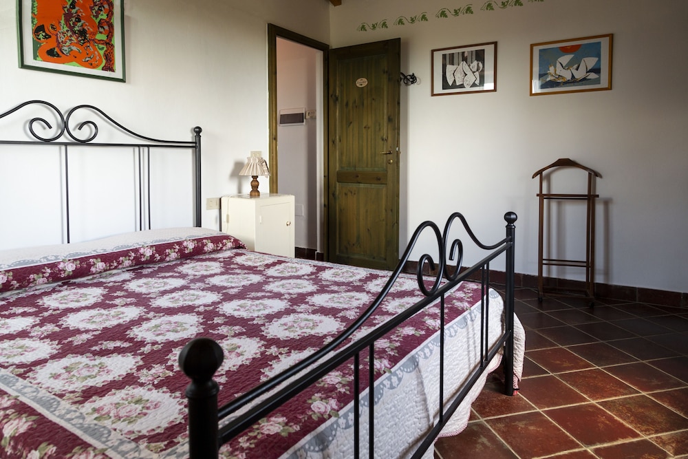 Family Room, 2 Bedrooms, Ensuite, Garden View photo 2