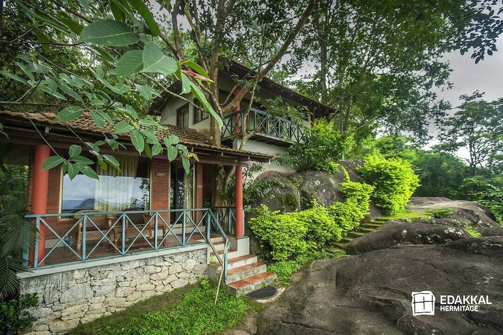 Luxury Cottage, 1 King Bed, Non Smoking, Mountain View photo 2