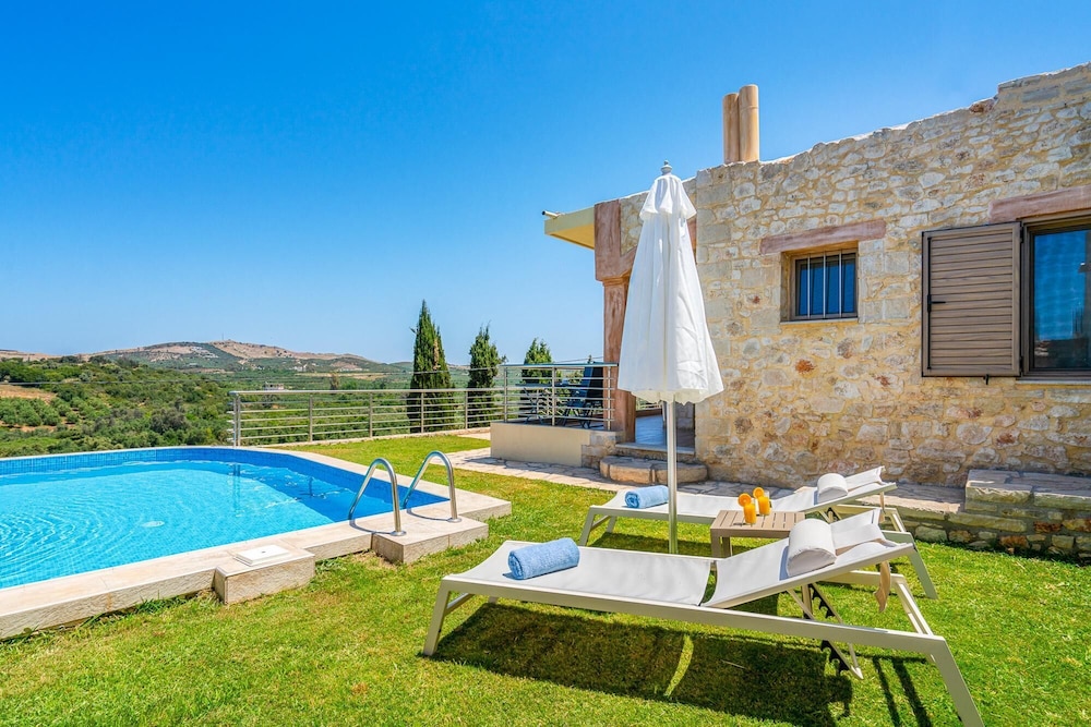 Villa photo 1