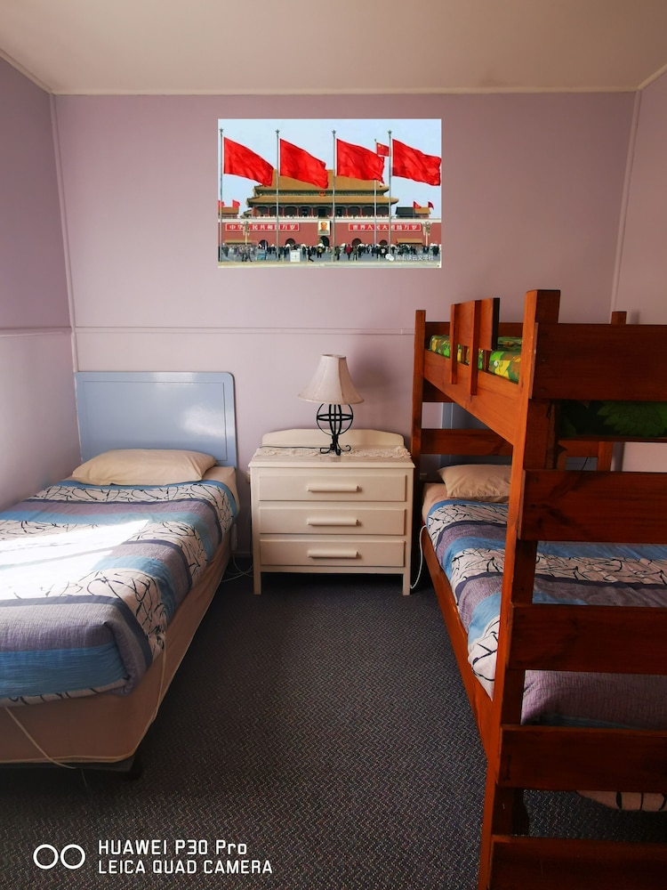 2 Bedroom Cabin (1 Bathroom, Walk Through Bedroom 2) 1 Night Weekend photo 2