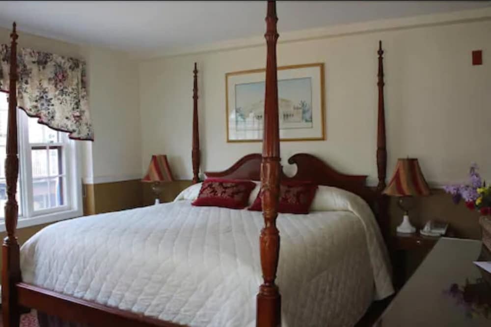 Deluxe Room, 1 King Bed (No Pets) - Photo 3