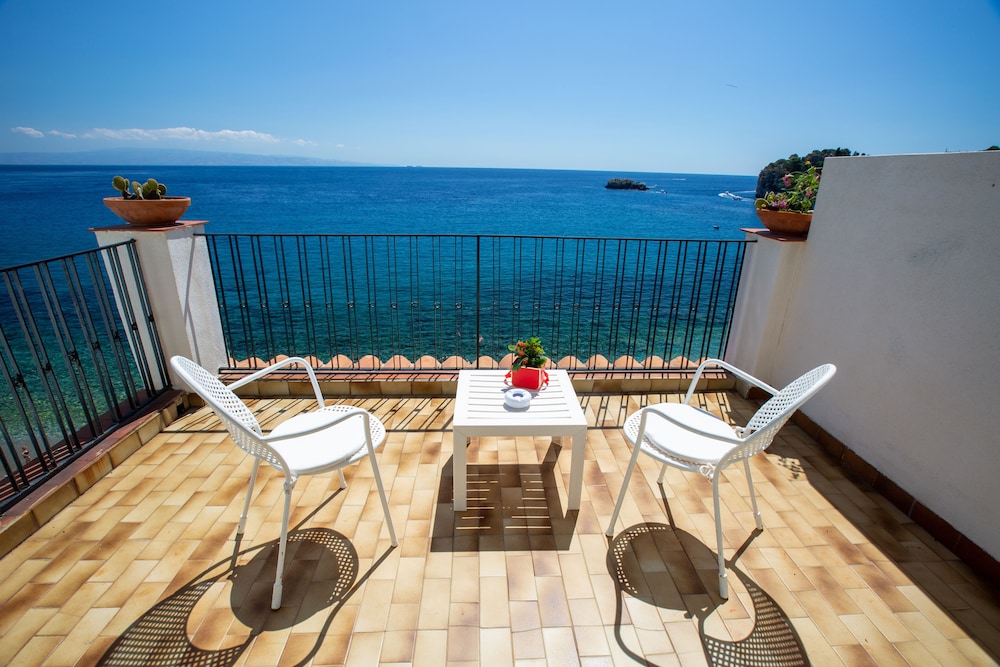 Superior Double or Twin Room, Terrace, Sea View - Photo 10