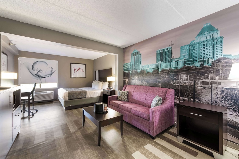 Suite, 1 King Bed, Non Smoking - Photo 1