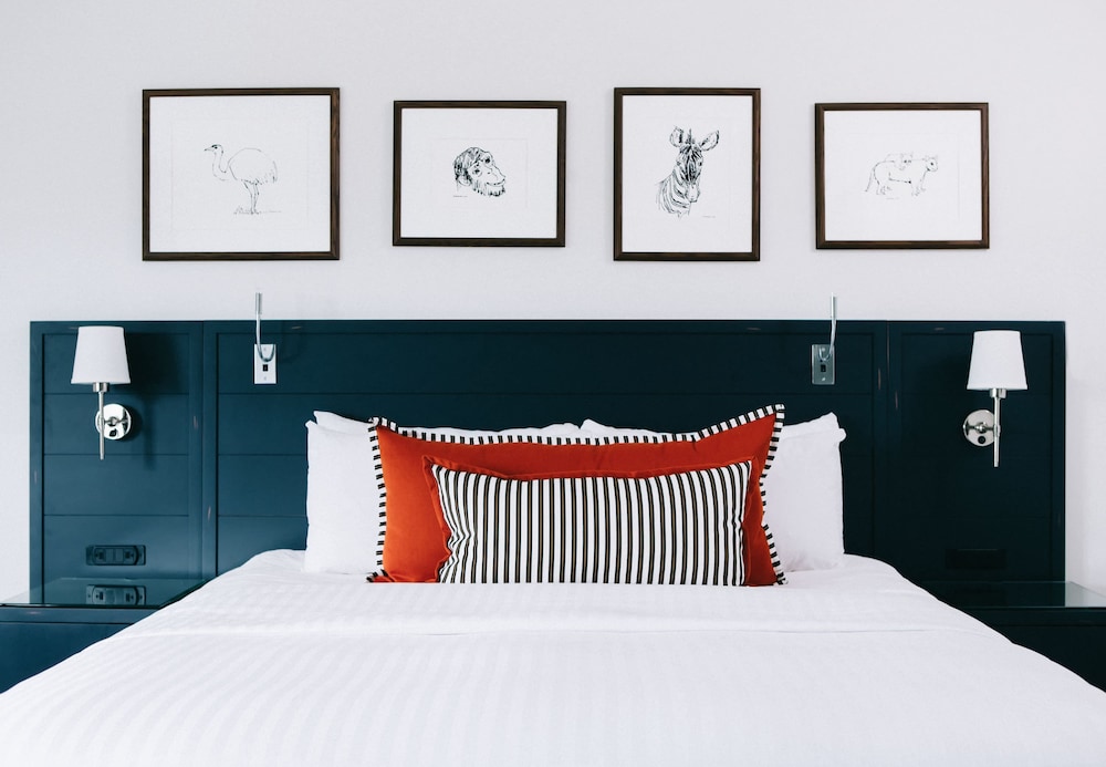 Deluxe Room, 1 King Bed - Photo 2