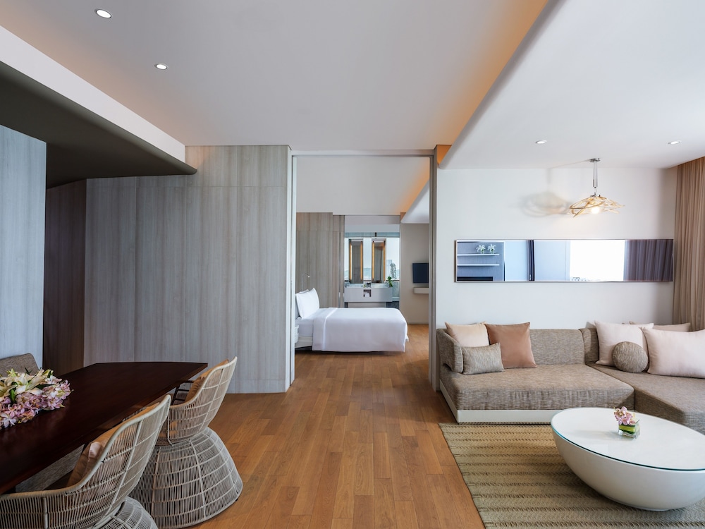 Suite, 1 King Bed, Ocean View (Prestige) thumbnail 5