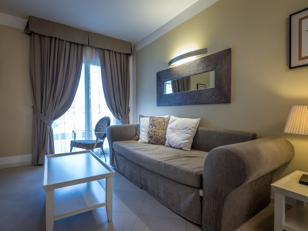 Economy Suite