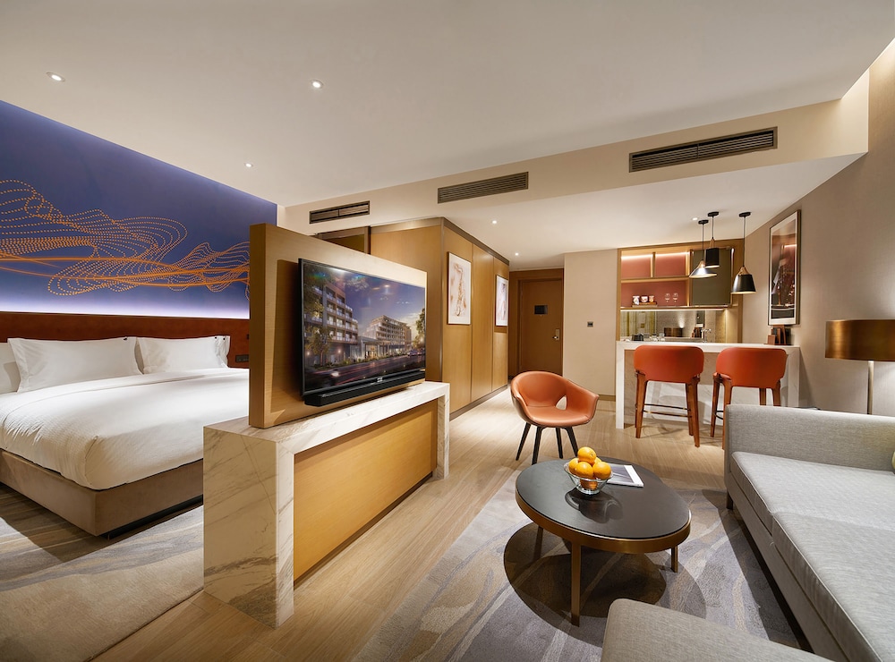 Suite, 1 King Bed, Beach View (Rock Royalty Studio Ocean View)