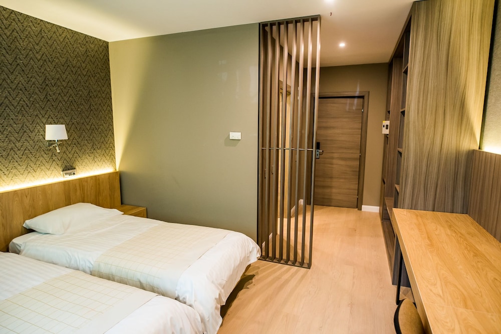 Standard Twin Room, 2 Twin Beds - Photo 3