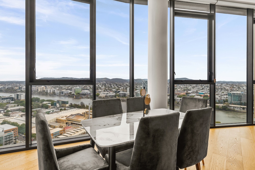 3 Bedrooms 2 Bathroom Penthouse photo 3
