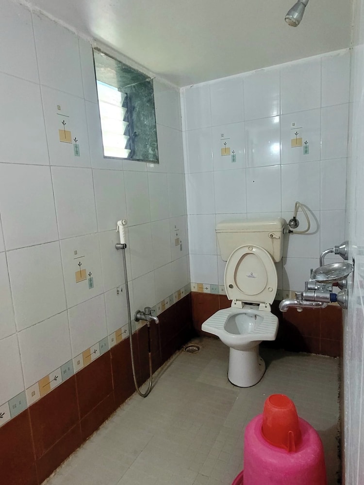 Triple Bed Non AC Room - Photo 8