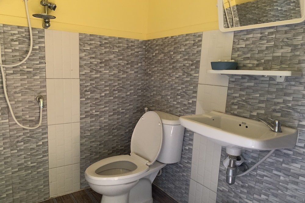 Superior Bungalow - Photo 2