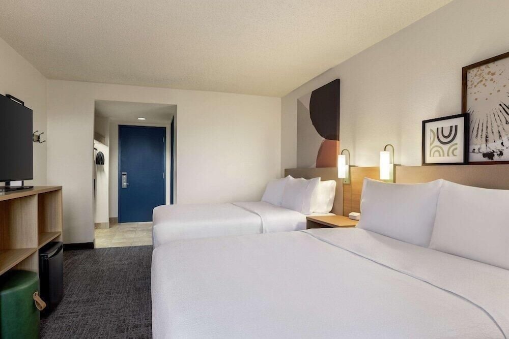 Room, 2 Queen Beds - Photo 3