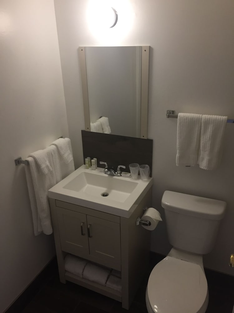 Deluxe Single Room, 2 Queen Beds photo 2