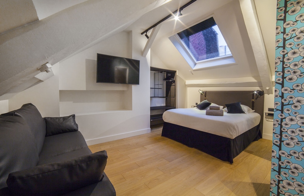 Deluxe Quadruple Room, Non Smoking, Private Bathroom